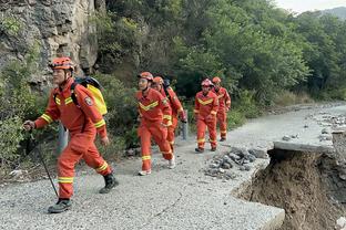 Phóng viên: Cờ bóng đá chuyên nghiệp ở Thâm Quyến sẽ không đổ, chỉ là 